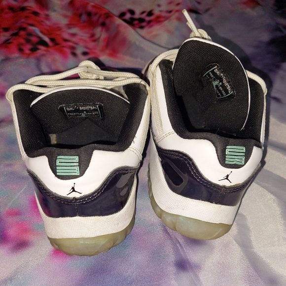 Jordan 11 Low Iridescent 1Y - Picture 6 of 9